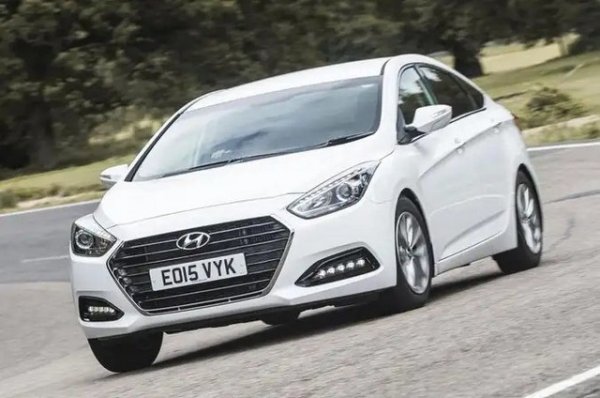 Корейският Hyundai i40 може да не е най-очевидният избор за представителна кола, но със сигурност е надежден. Само 10% от собствениците съобщават за повреди и единствените засегнати области са двигателят и скоростната кутия/съединителя.
Рейтинг на надеждност: 92,3%